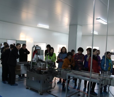 省農(nóng)業(yè)廳副廳長(zhǎng)程關(guān)懷、工會(huì)主席鄧付生一行蒞臨仙客來(lái)公司考察