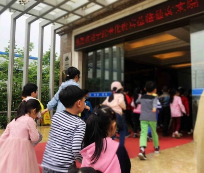 小學(xué)生組團(tuán)“攻陷”仙客來(lái)靈芝工業(yè)園區(qū)！