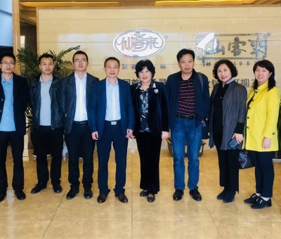 支持少數(shù)民族企業(yè)發(fā)展！延邊大學(xué)草仙藥業(yè)有限公司董事長(zhǎng)李英姬蒞臨江西仙客來(lái)公司進(jìn)行合作交流