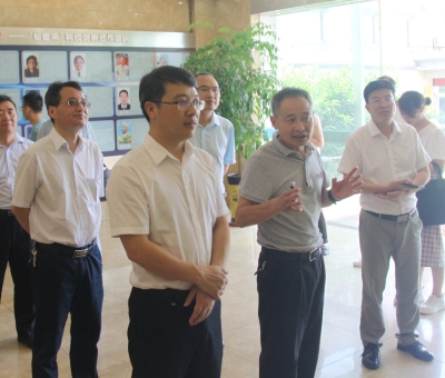 省委統(tǒng)戰(zhàn)部副部長、省社會主義學(xué)院黨組書記易軍一行蒞臨仙客來公司考察調(diào)研