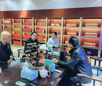 廬山市委常委、副市長袁勇春節(jié)期間赴仙客來招商