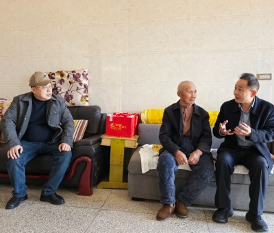 情暖烈屬！潘新華等愛心人士走訪慰問黃治仁烈士家屬