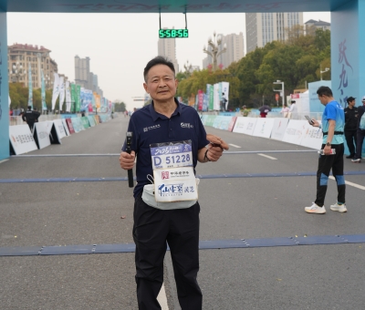 仙客來(lái)靈芝潘新華完賽九江馬拉松  用奔跑詮釋健康初心